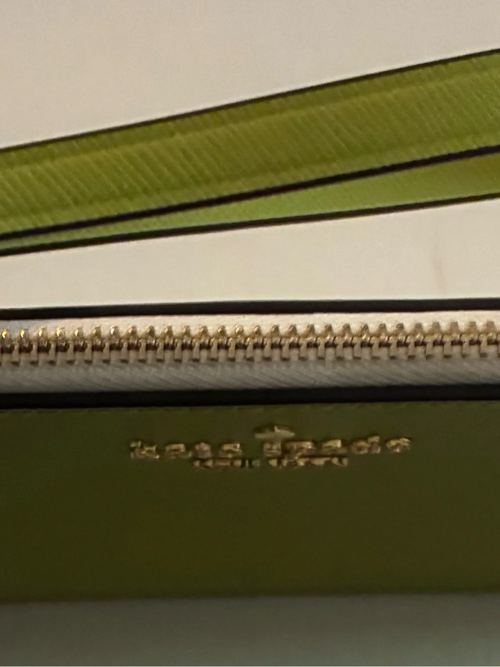 Kate Spade NWOT Lucy Lime Green Ivory Leather L-Zip Wristlet/Wallet orig $139
